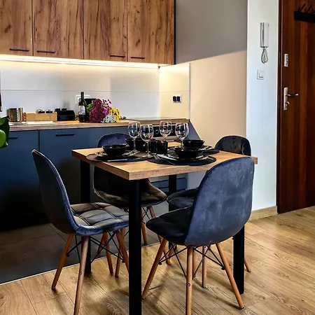 Przy Dworcu * צ'סטוצ'ובה