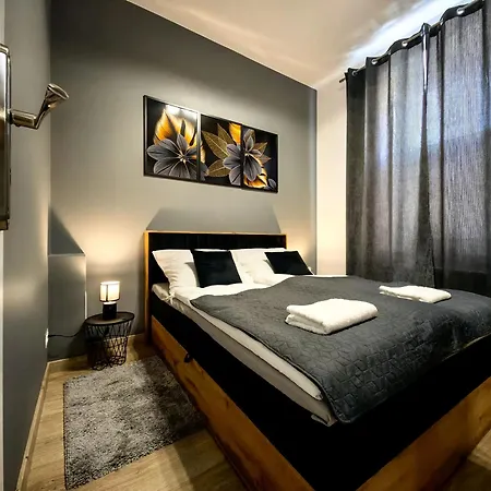 Przy Dworcu צ'סטוצ'ובה