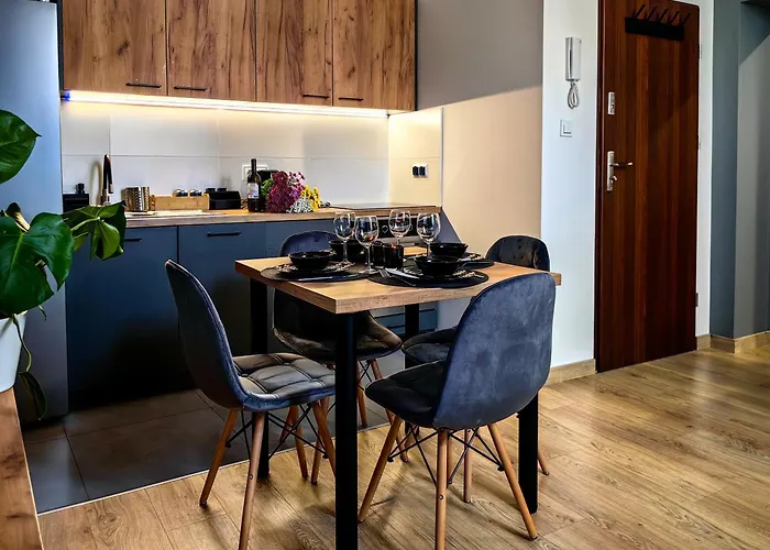 Przy Dworcu * צ'סטוצ'ובה