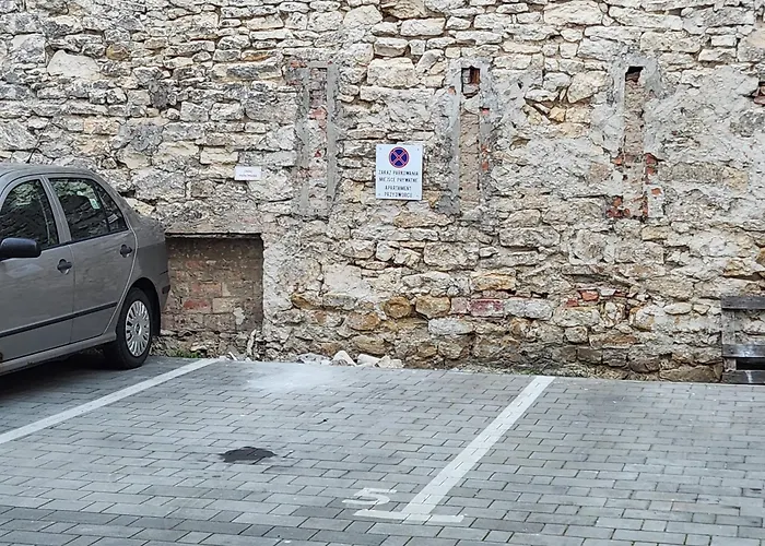 Przy Dworcu * צ'סטוצ'ובה